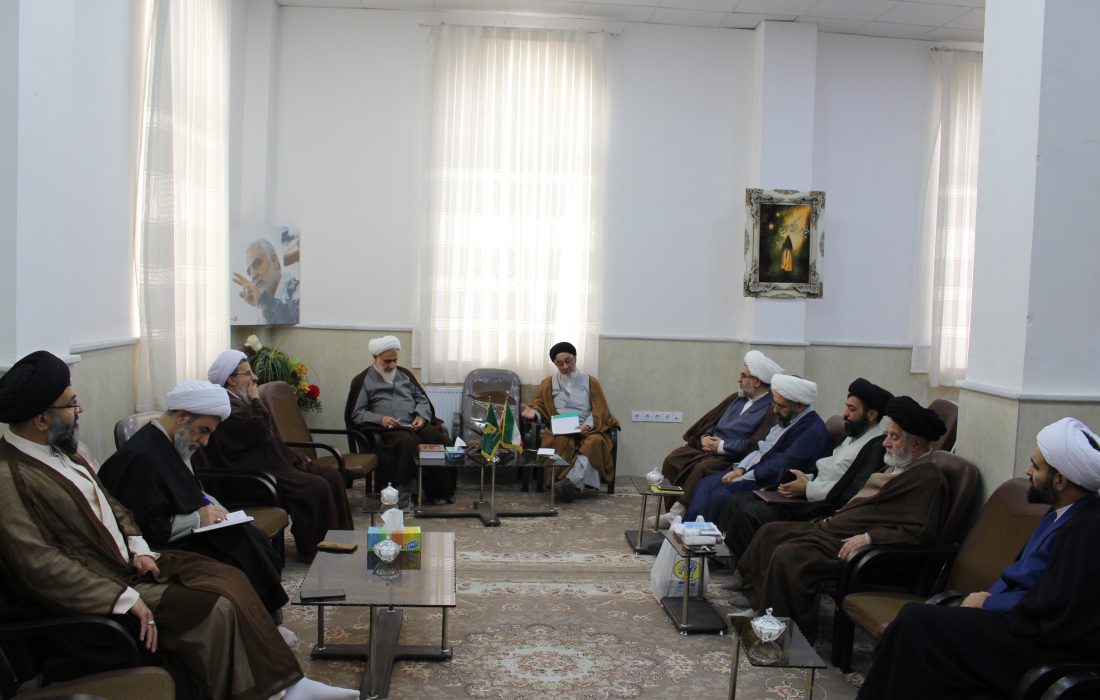 مدیر ستاد اقامه نماز قزوین با ائمه جمعه شهرستانها دیدار کرد