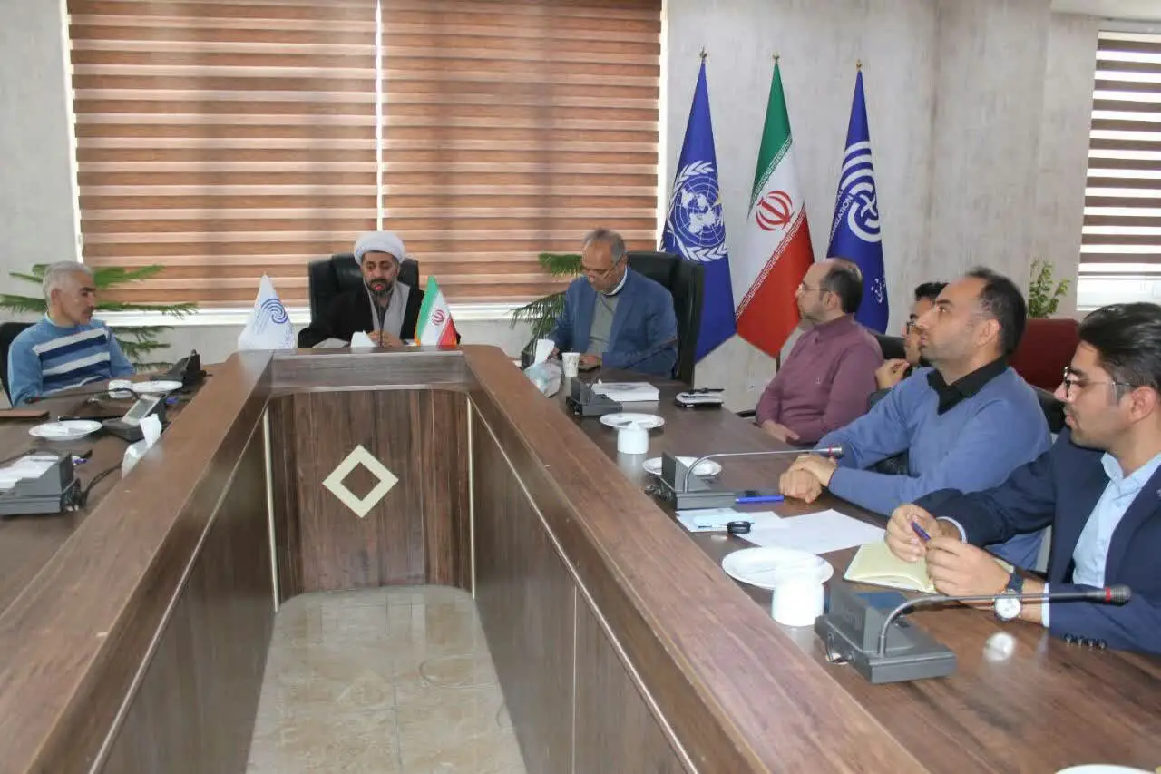 جلسه آموزشی اهمیت اقامه نماز در هواشناسی استان آذربایجان شرقی برگزار شد