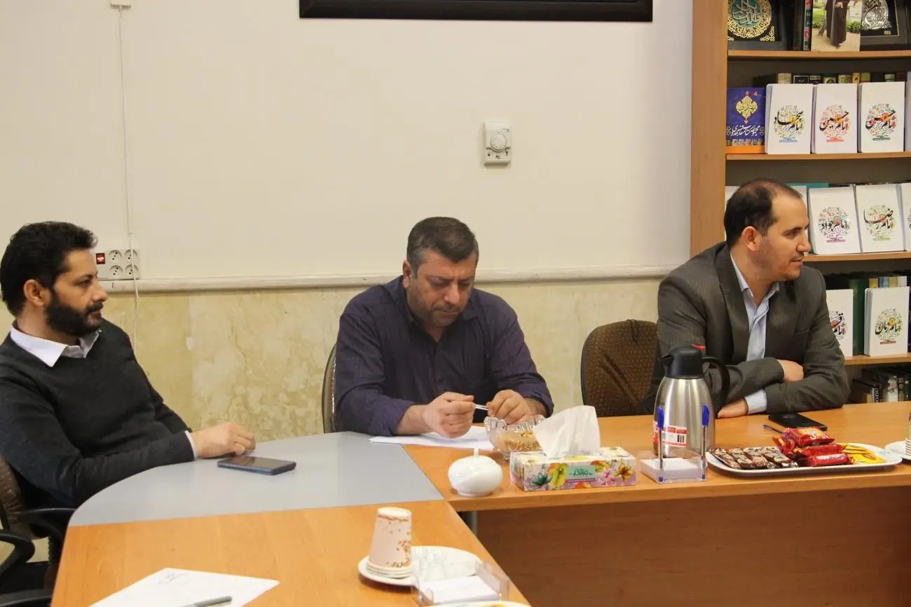 دیدار مدیرکل مدارس غیردولتی آموزش و پرورش شهرستانهای استان تهران با مدیر ستاد اقامه نماز