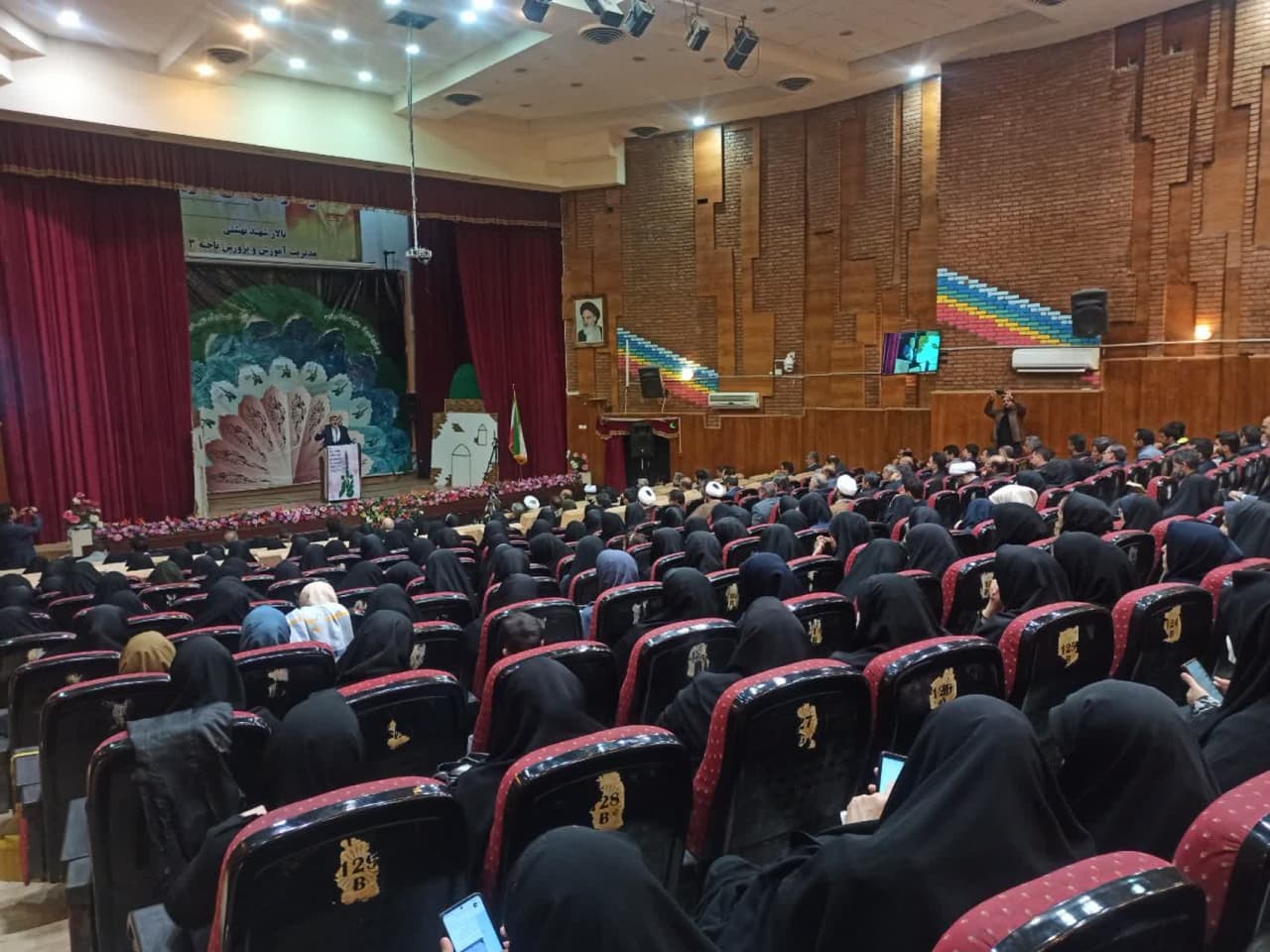 اجلاس استانی نماز دانش آموزی در کرمانشاه برگزار شد.2