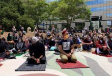 نماز معترضان به جنایات صهیونیست‌ها در آمریکا
