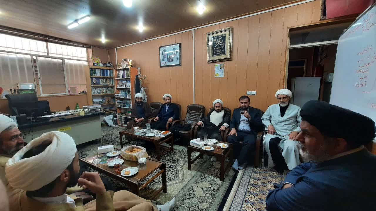 جلسه برنامه ریزی دوره های آموزشی ویژه ائمه جماعات استان یزد