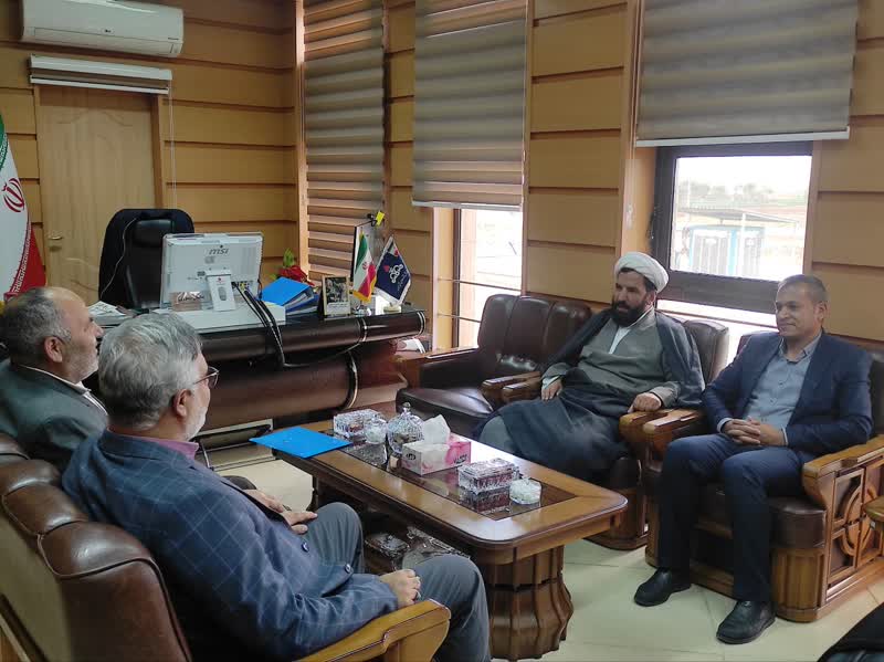 مدیر ستاد اقامه نماز استان با مدیر‌کل شرکت نفت چهارمحال و بختیاری دیدار کرد