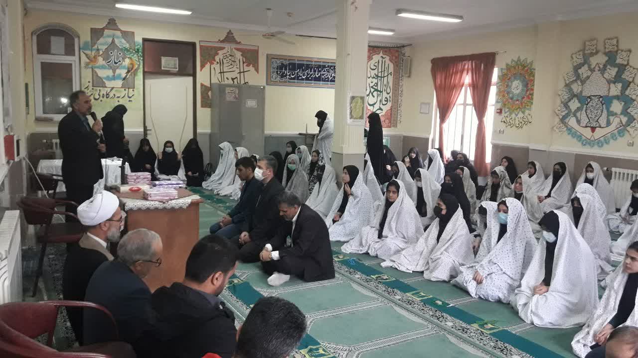 نشست دانش آموزی با موضوع نماز در دبیرستان دخترانه متوسطه دوم مکتب الزهرا سلام الله علیها شهرستان آزادشهر