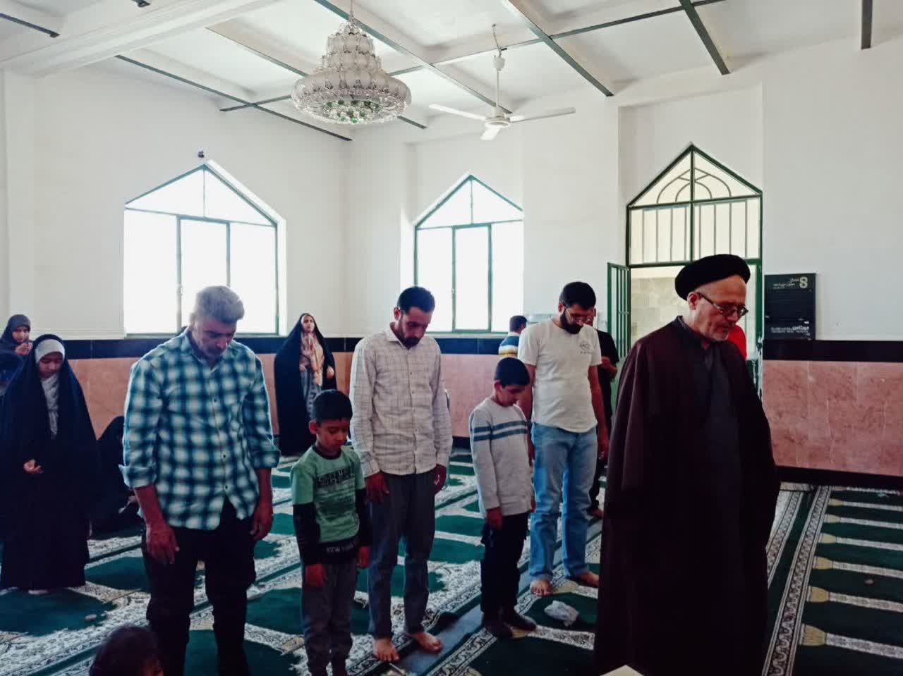 دبیران اقامه نماز شهرستان های استان از نمازخانه ها و مجتمع های میان راهی بازدید کردند
