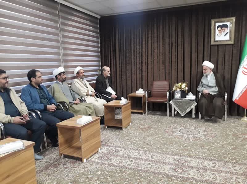 دیدار مدیر و کارکنان ستاد اقامه نماز استان با نماینده ولی فقیه