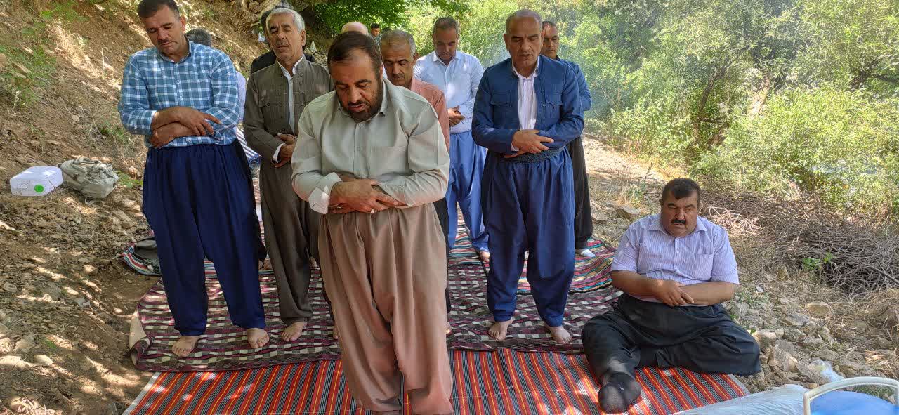 برگزاری نماز جماعت در نقطه صفر مرزی روستای گرماب شهرستان بانه