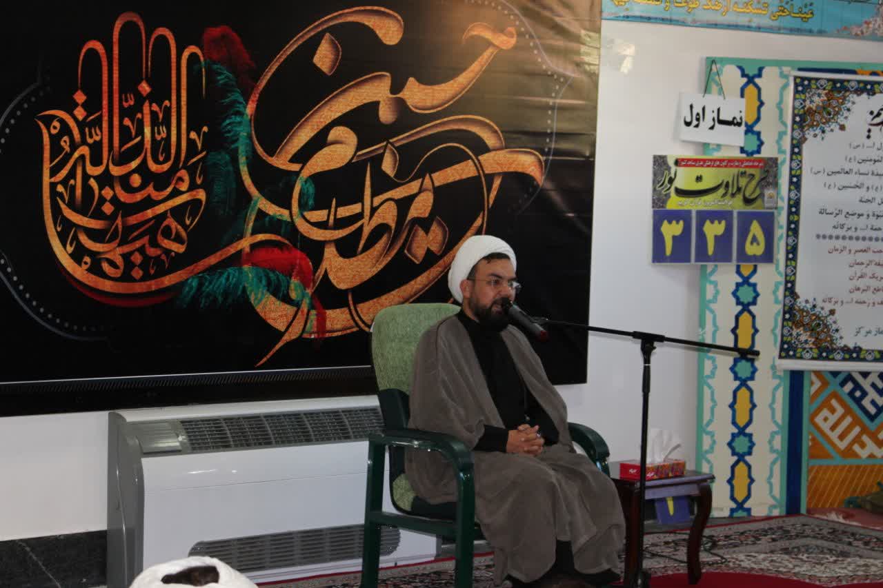 مدیر ستاد اقامه نماز استان سمنان به مناسبت دهه ترویج نماز در صدا و سیما سخنرانی کرد