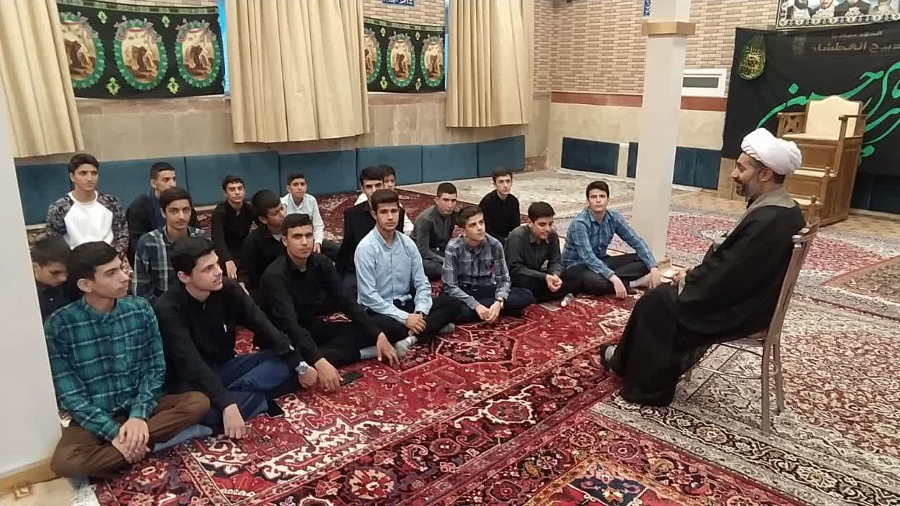 نشست نمازی برای طلاب جدید الورود حوزه علمیه امیر المومنین (ع)
