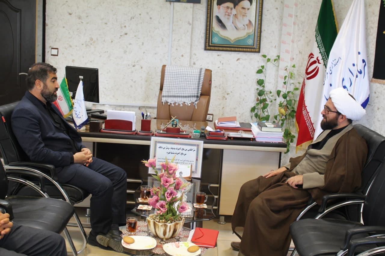 مدیر ستاد اقامه نماز استان مرکزی با فرماندار شهرستان فراهان دیدار کرد