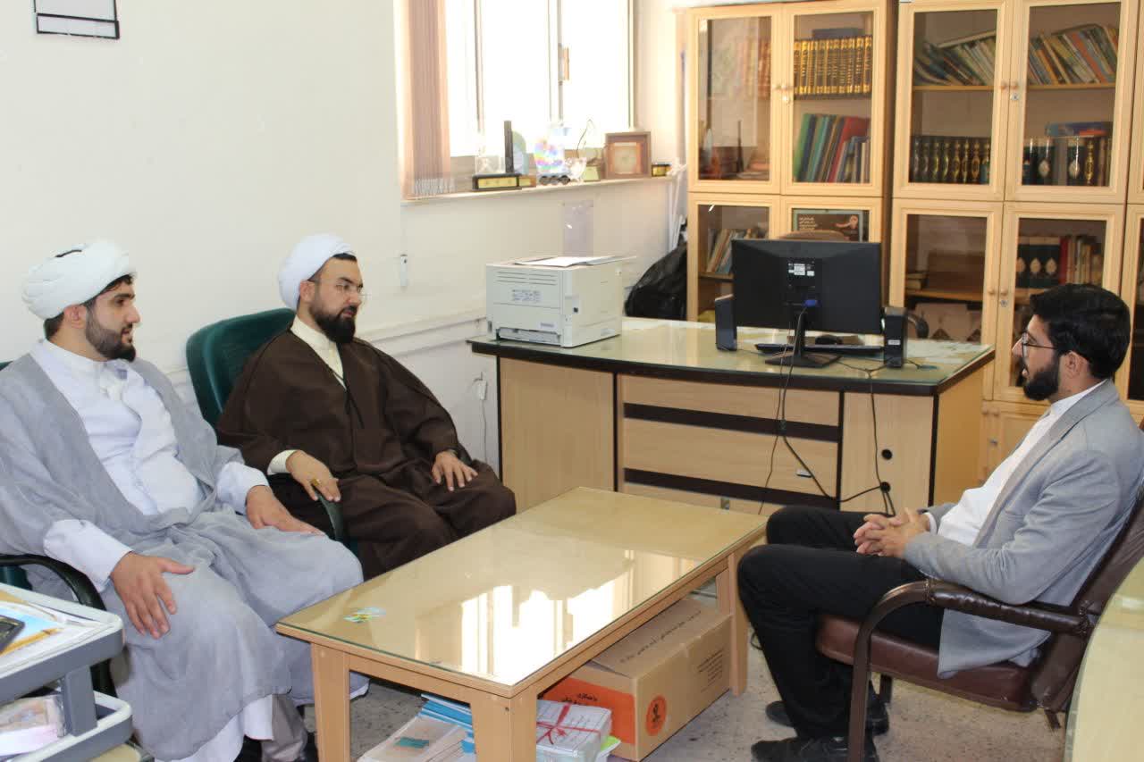 مدیر ستاد اقامه نماز استان سمنان در آستانه شروع مدارس با رییس اداره قرآن و عترت آموزش و پرورش دیدار کرد
