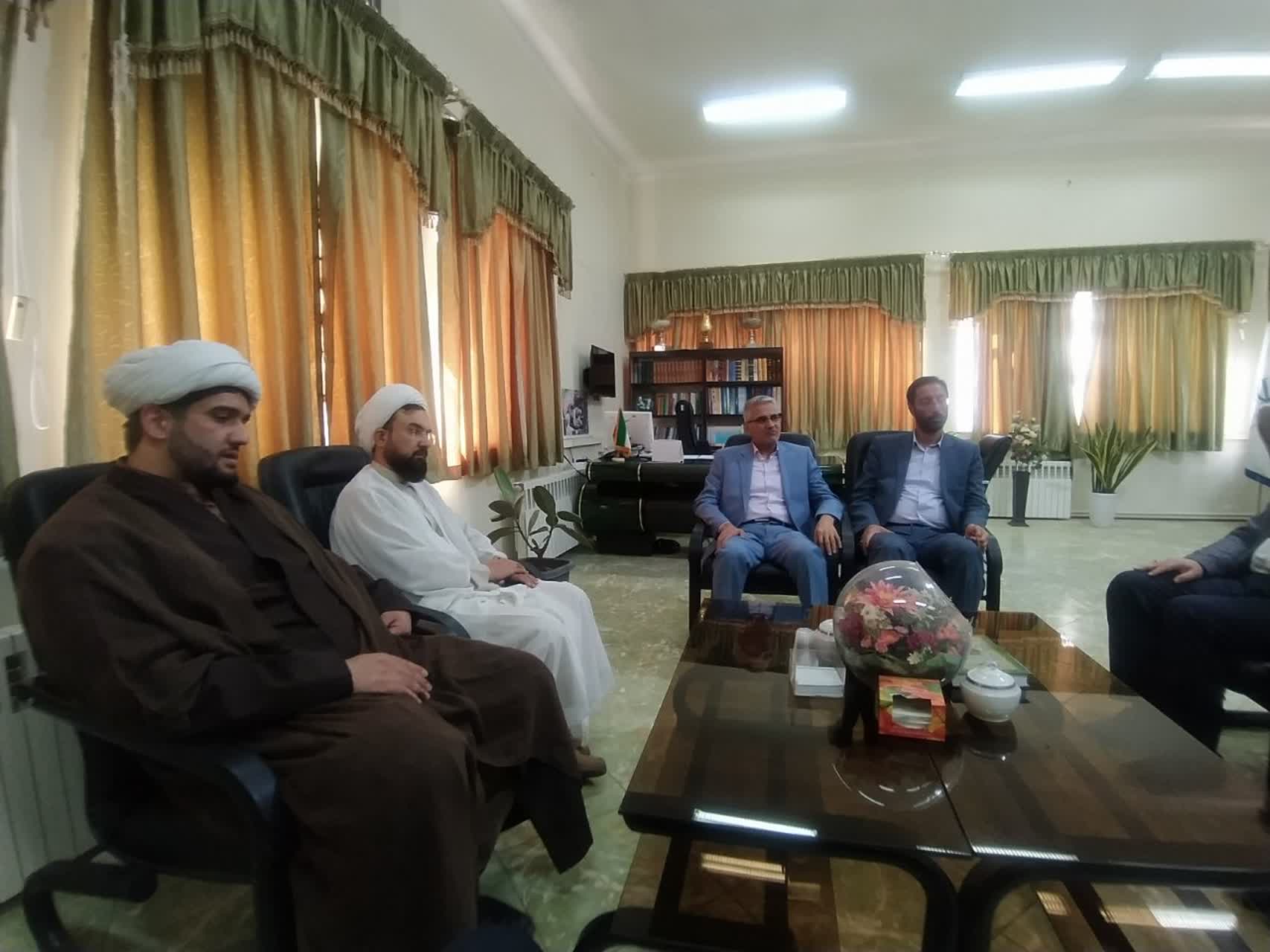 مدیر ستاد اقامه نماز استان سمنان با مدیر کل آموزش و پرورش دیدار کرد