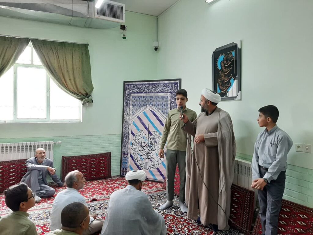 برگزاری هیات اندیشه ورز نماز در مدرسه پسرانه امام صادق (ع) بیرجند 