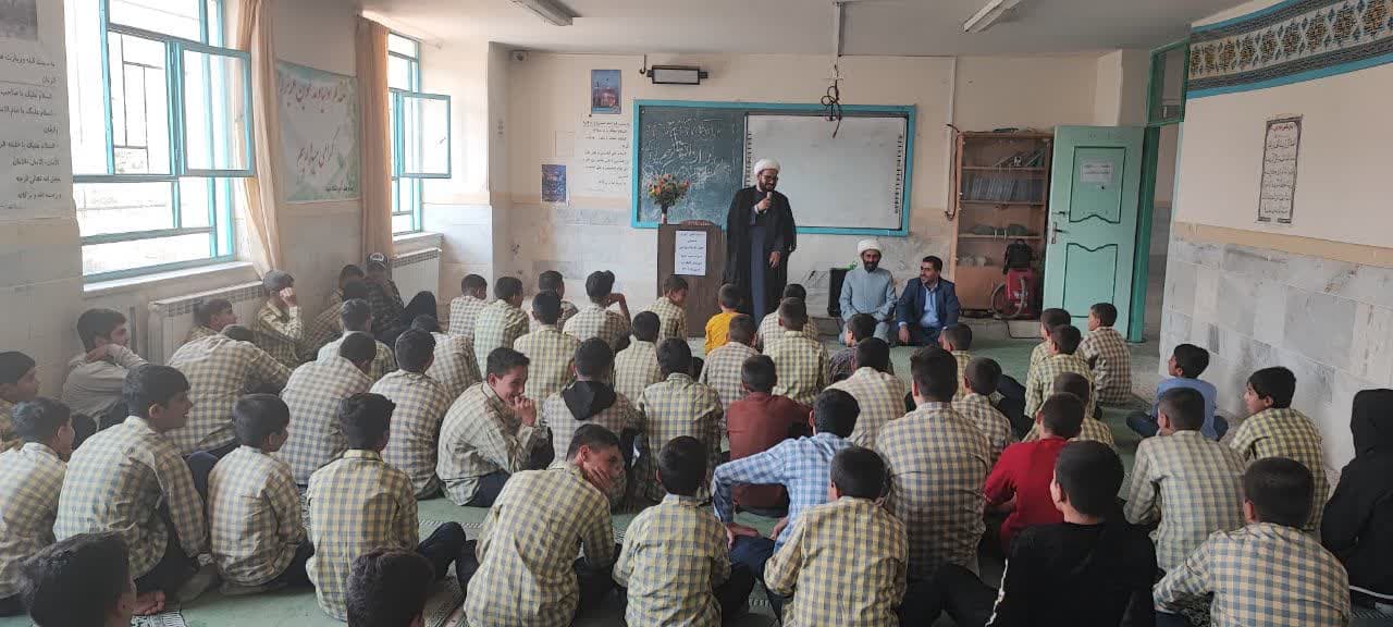 برگزاری نشست دانش آموزی در مدرسه شهید مفتح شهرستان الیگودرز