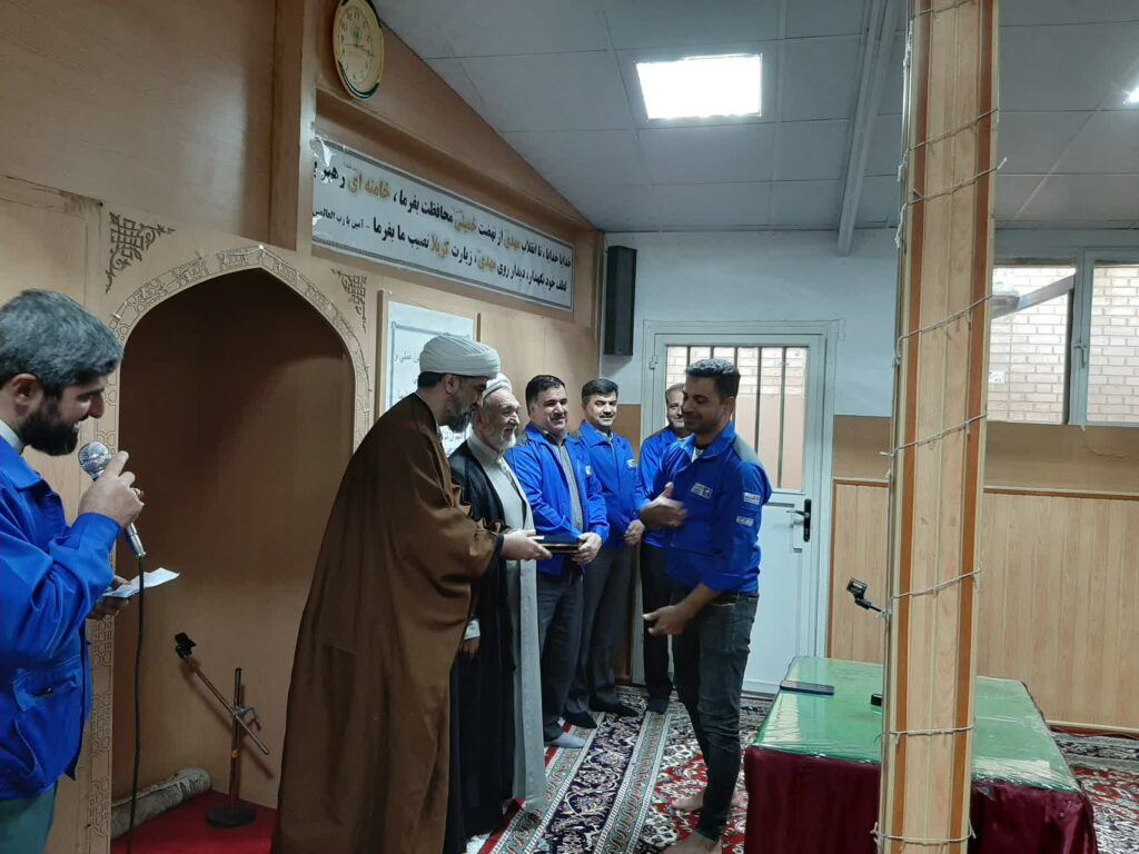 مدیر ستاد اقامه نماز استان از کارخانه الکترونیک خودرو شرق بازدید کرد