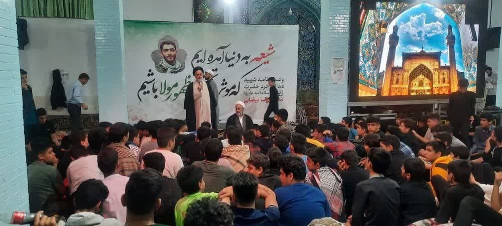 دیدار امام جمعه و دبیر ستاد اقامه نماز رفسنجان از معتکفین نوجوان این شهرستان