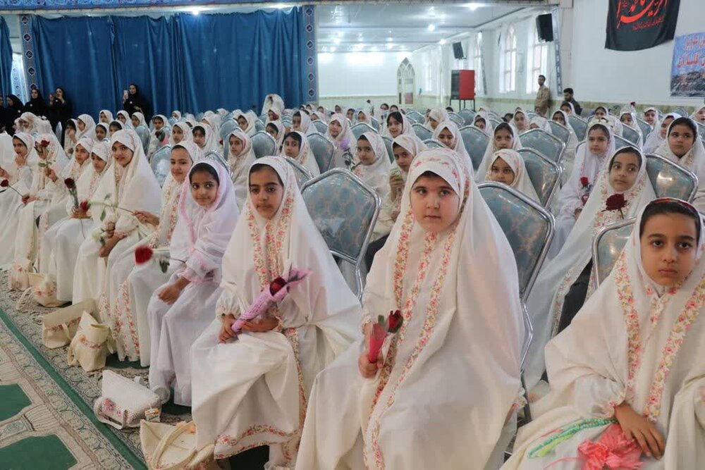 برگزاری آیین جشن عبادت دانش آموزان دختر مدارس غیر دولتی شهرستان خرم آباد