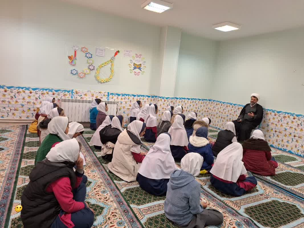 نشست های دانش آموزی نماز در مدارس چلگرد برگزار شد