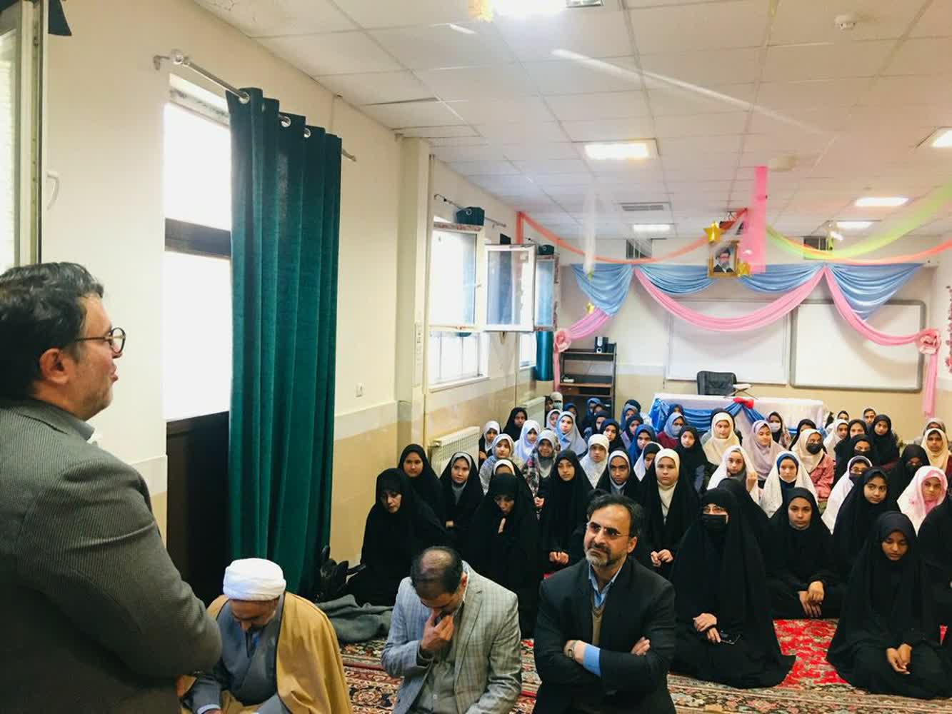 بازدید مدیرکل کانون پرورش فکری کودکان و نوجوانان از نمازخانه مدرسه محروم در مشهد