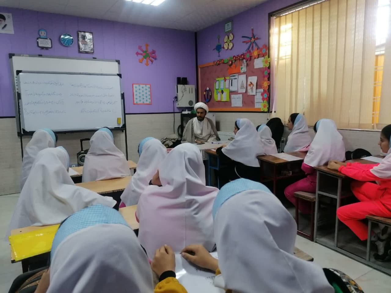 آموزش نماز در مدرسه فارس