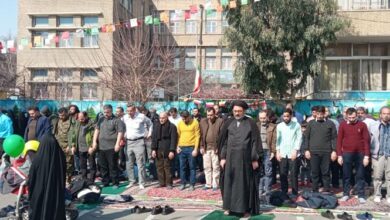 اقامه نماز ظهر در حاشیه جشن 45 سالگی انقلاب