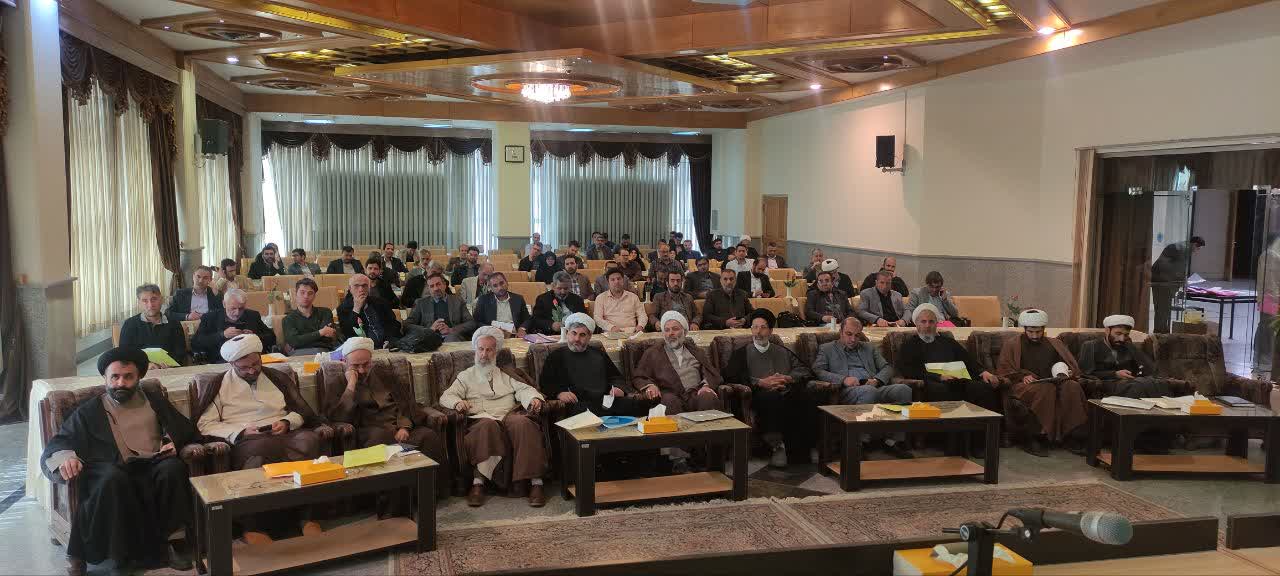 نشست فصلی دبیران اقامه نماز دستگاه‌های اجرایی استان همدان برگزار شد