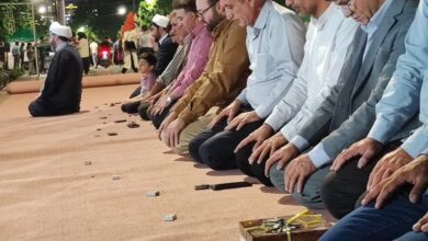 گزارش تصویری | اقامه نماز جماعت در حاشیه جشن بزرگ غدیر ایلام