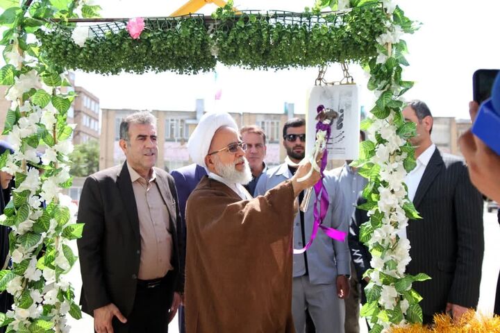 نواختن زنگ اقامه نماز به‌مناسبت آغاز سال تحصیلی در کرمانشاه-1