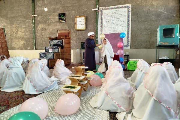 برگزاری آئین جشن تکلیف نوگلان دختر در روستای ده زیار کرمان