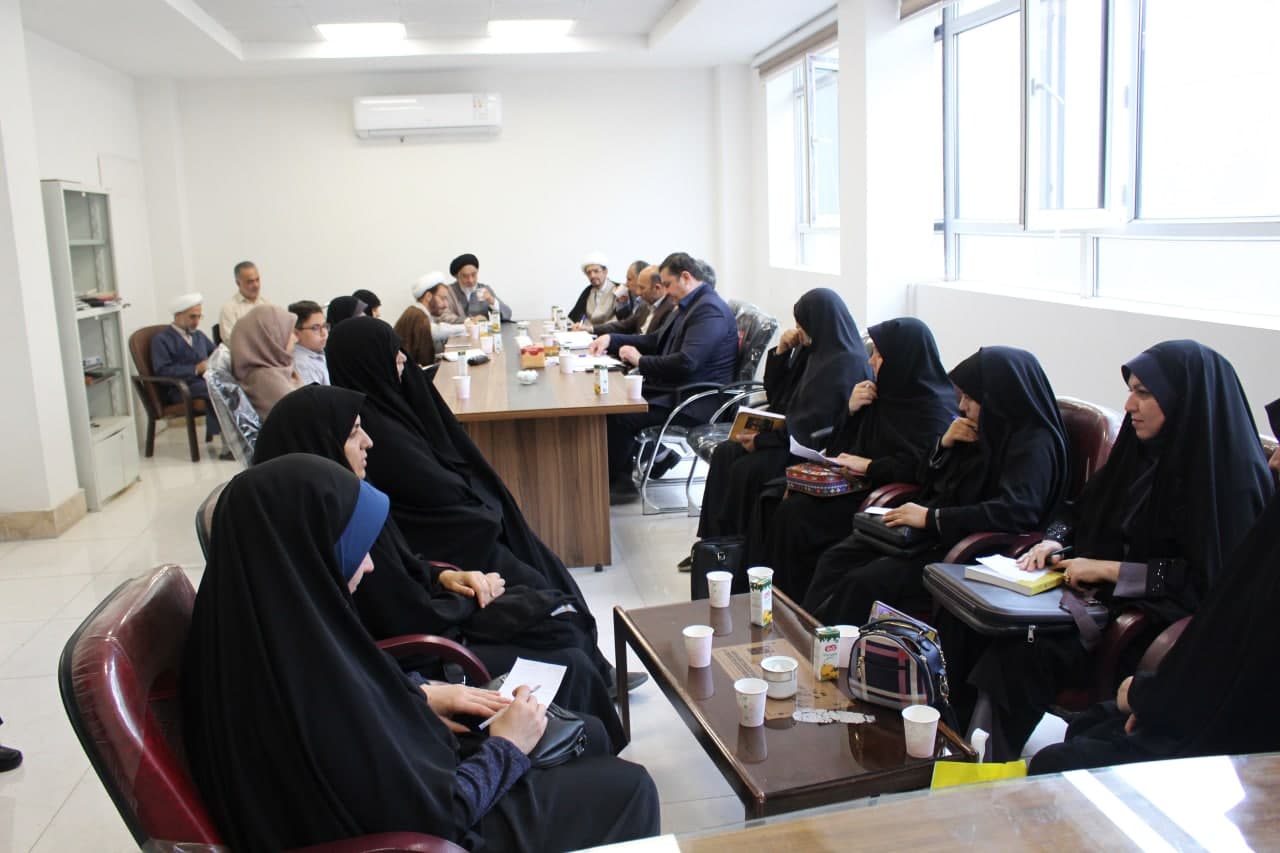 جلسه مدیر ستاد اقامه نماز قزوین با یاوران نماز استان برگزار شد