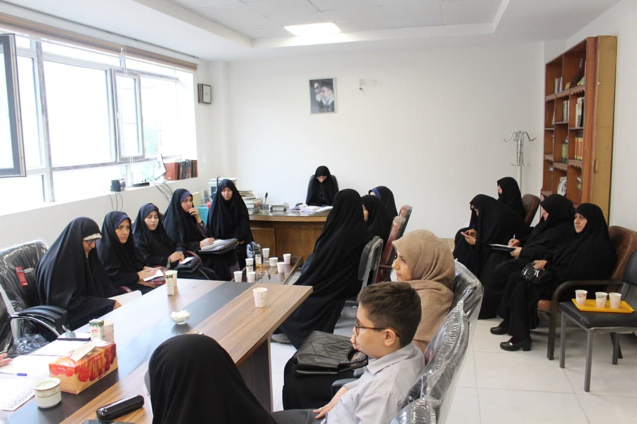 جلسه مدیر ستاد اقامه نماز قزوین با یاوران نماز استان برگزار شد