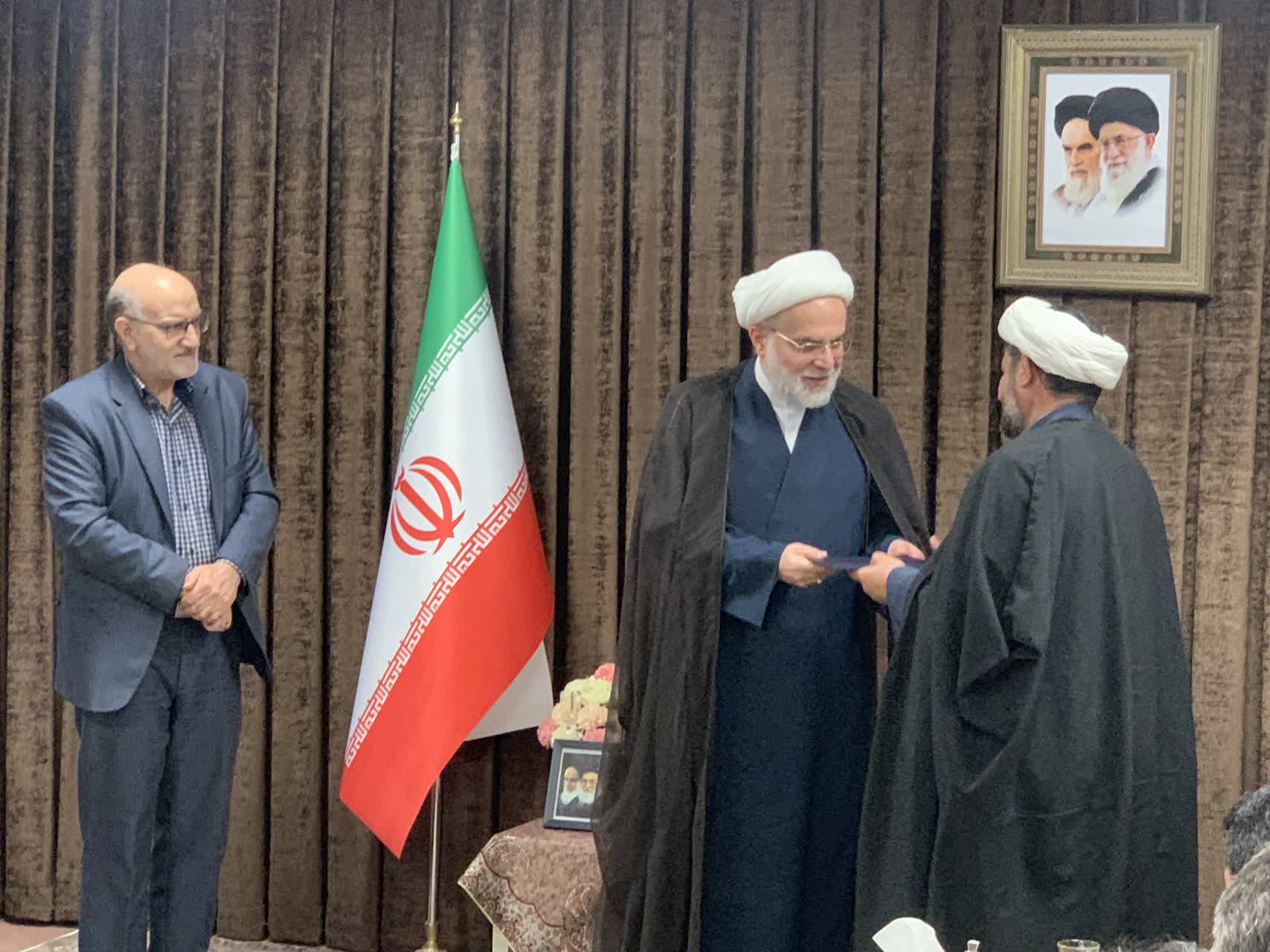 دبیران شورای اقامه نماز دستگاه های اجرایی استان با نماینده ولیفقیه دیدار و گفتوگو کردند