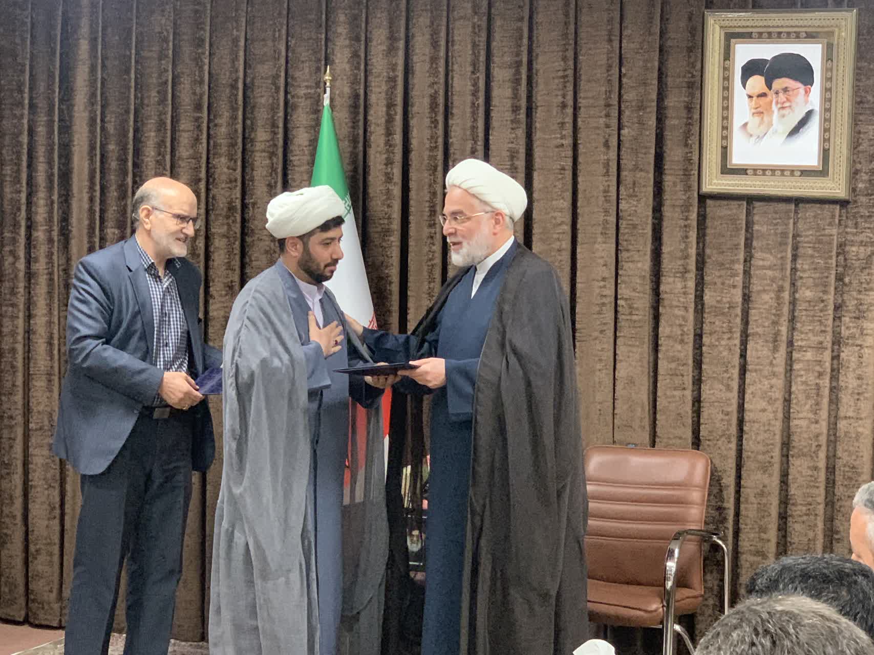 دبیران شورای اقامه نماز دستگاه های اجرایی استان با نماینده ولیفقیه دیدار و گفتوگو کردند