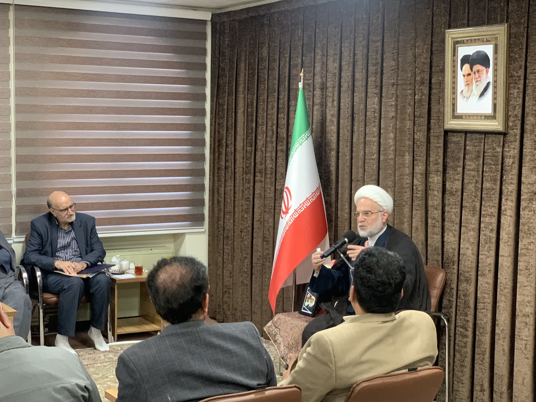 دبیران شورای اقامه نماز دستگاه های اجرایی استان با نماینده ولیفقیه دیدار و گفتوگو کردند