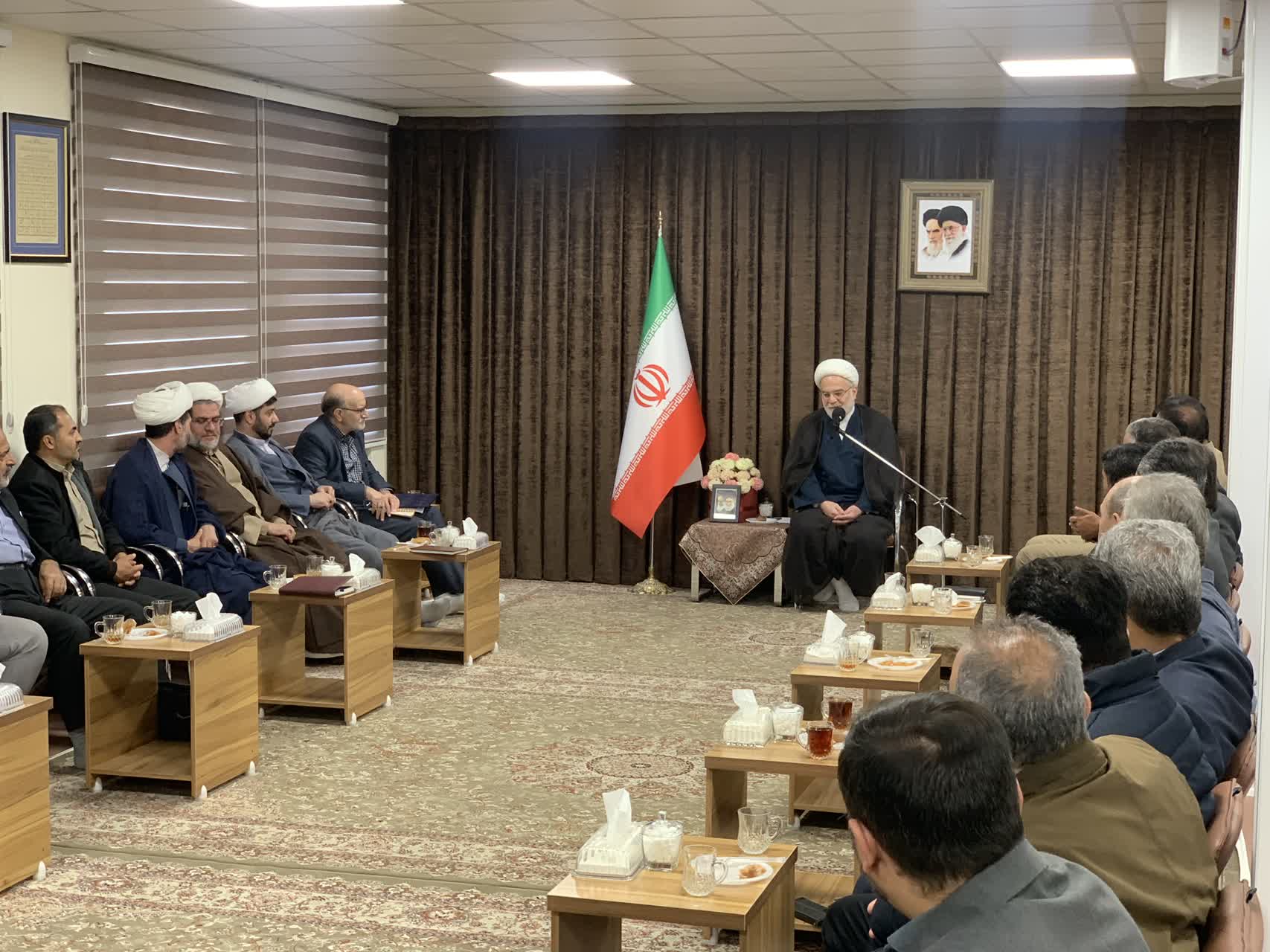 دبیران شورای اقامه نماز دستگاه های اجرایی استان با نماینده ولیفقیه دیدار و گفتوگو کردند
