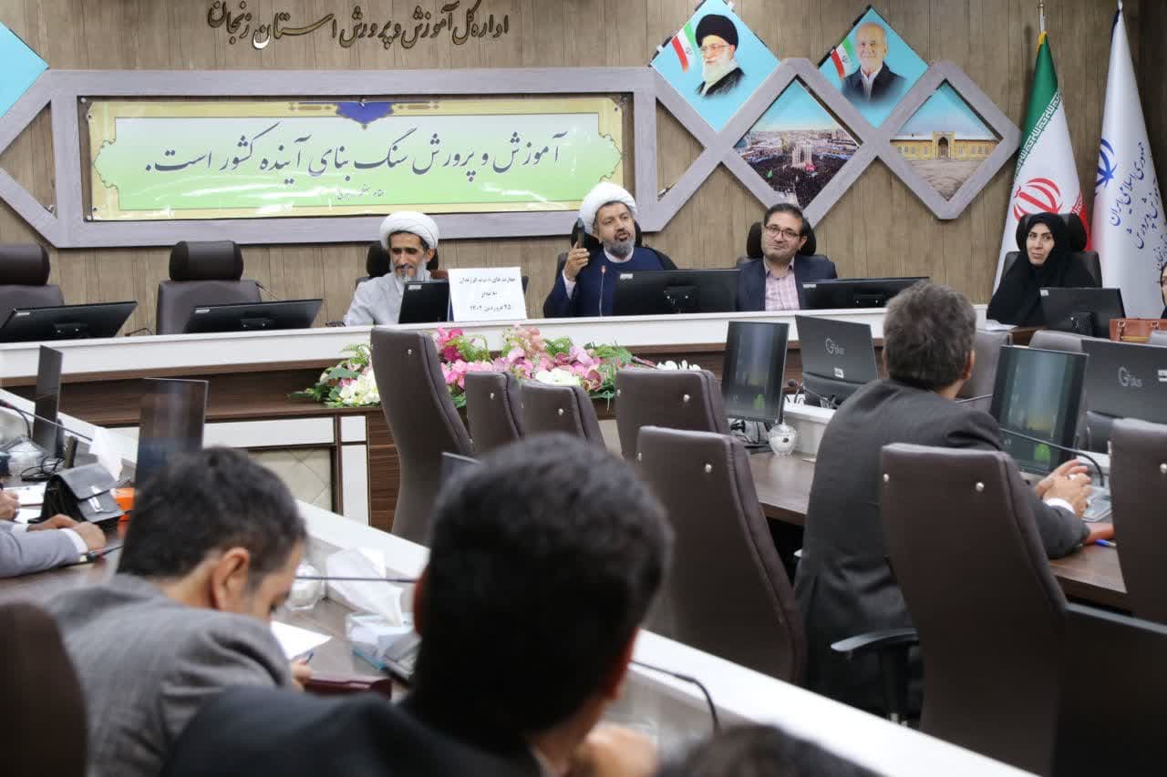 دوره آموزشی شیوه های فرهنگ سازی نماز در خانواده و مهارت های دعوت فرزندان به نماز