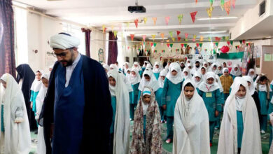 اقامه نماز در مدارس خرمآباد با حضور امام جماعت کانون پرورش فکری و استقبال دانشآموزان برگزار شد.