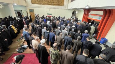 اقامه نماز ظهر ۲۲ بهمن در خرمآباد