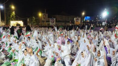برگزاری جشن تکلیف دانشآموزان دختر الیگودرز در جوار مزار شهدای گمنام